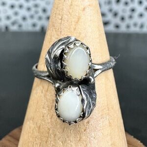 Vintage Sterling Silver Mother of Pearl Two Stone Leaf Detail Size 5.25